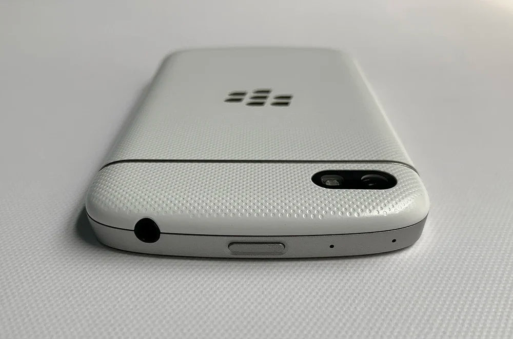 Original Blackberry Q10 4G Mobile Phone 3.1" 2GB RAM 16GB ROM 8MP English Arabic QWERTY Keyboard Dual Core q10 cellphone