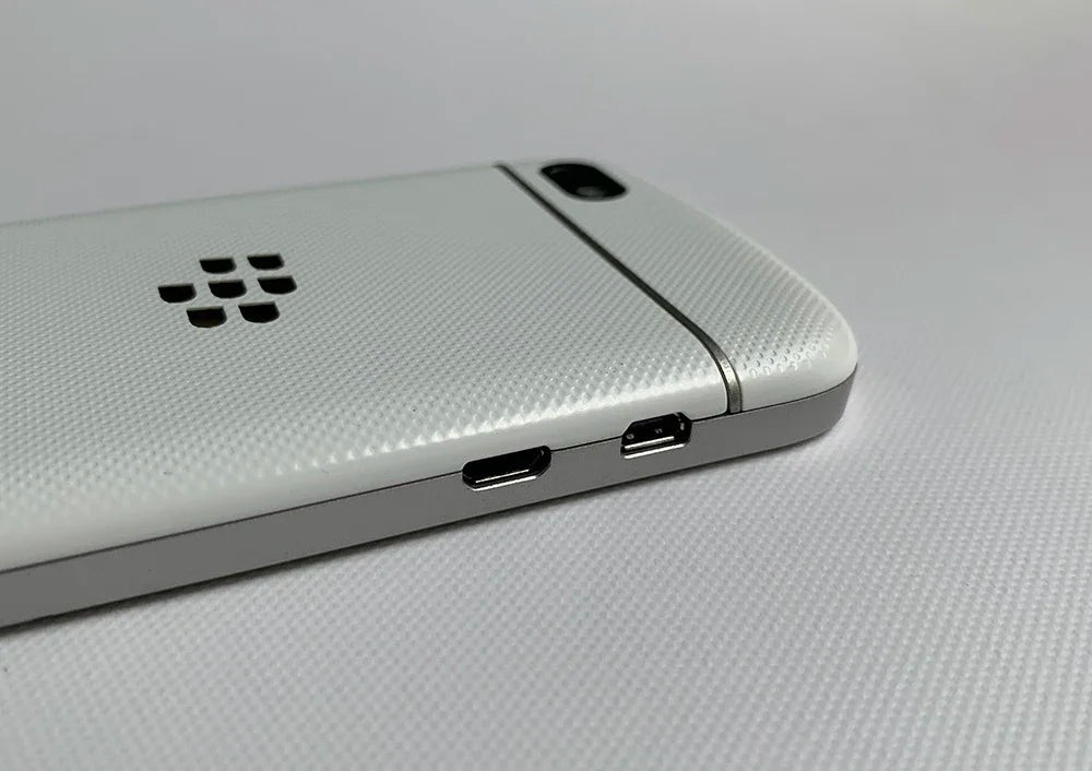 Original Blackberry Q10 4G Mobile Phone 3.1" 2GB RAM 16GB ROM 8MP English Arabic QWERTY Keyboard Dual Core q10 cellphone