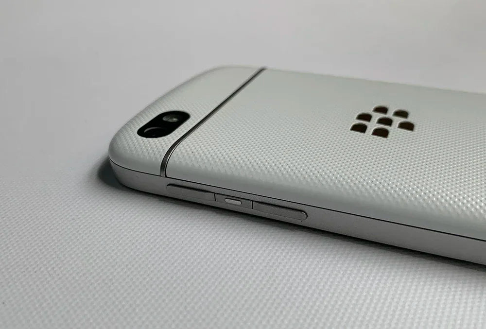 Original Blackberry Q10 4G Mobile Phone 3.1" 2GB RAM 16GB ROM 8MP English Arabic QWERTY Keyboard Dual Core q10 cellphone